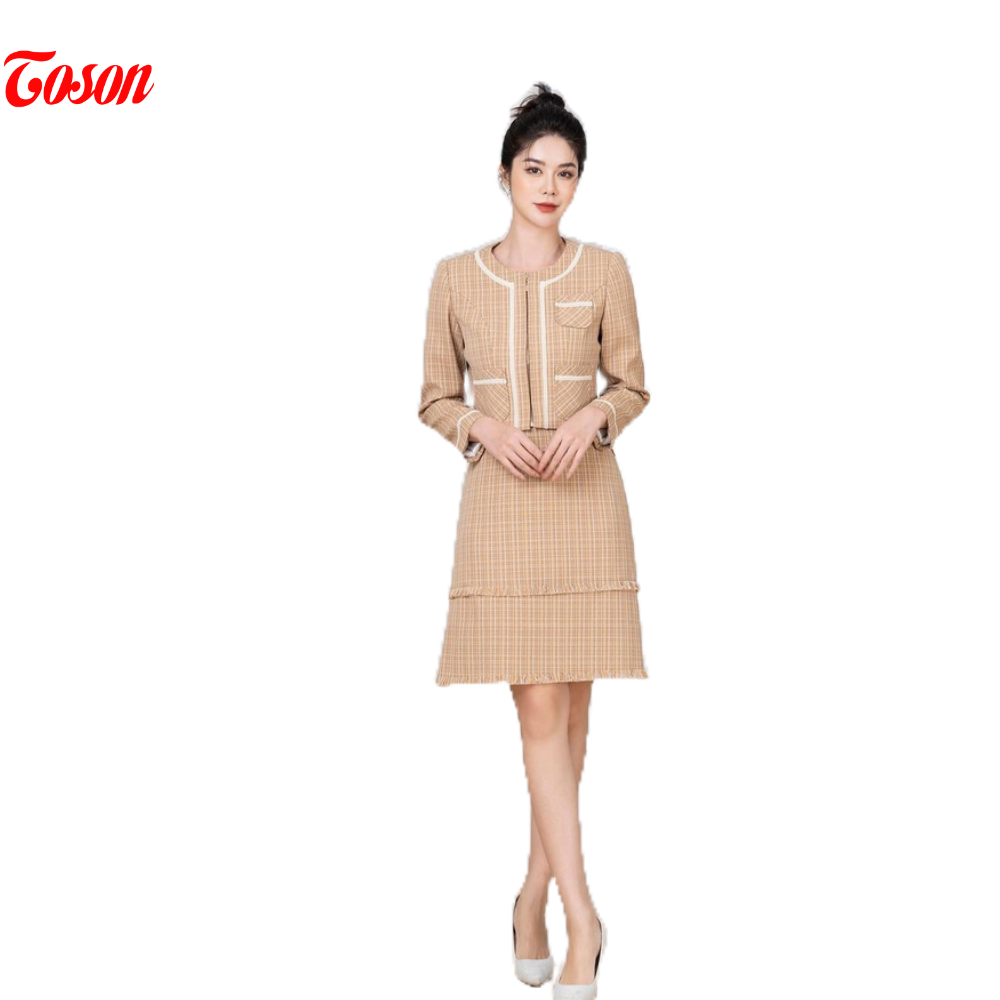 Bộ đồ tweet be, áo vest kéo khóa, đầm suông A Toson B8455E62