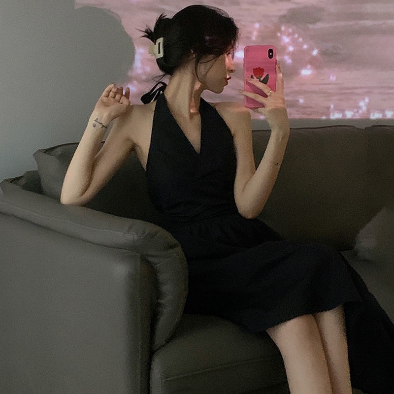 Váy đen phối dây treo không tay nữ ngọt ngào tính khí nhẹ nhàng sang trọng