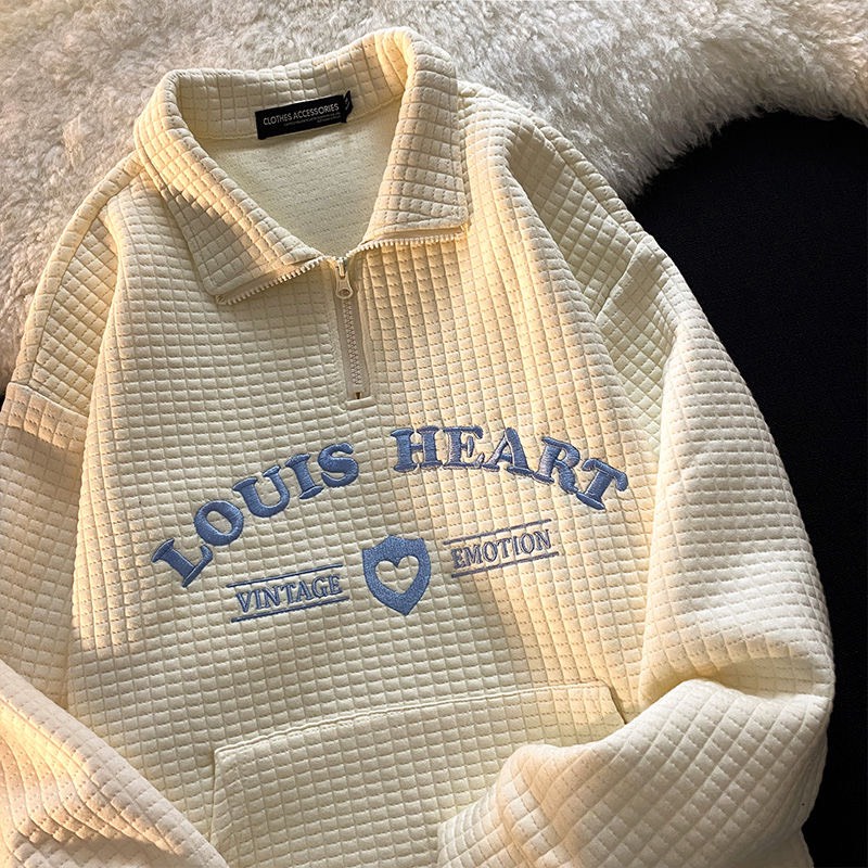 Áo khoác hoodie cổ bẻ khóa kéo nổi vân thêu Louis Heart