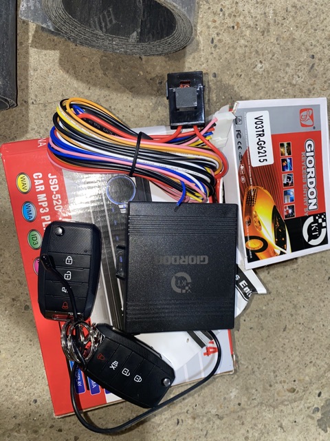 Sản phẩm gia đình làm: Khiển cửa theo xe 12v mã 6215 khóa cửa