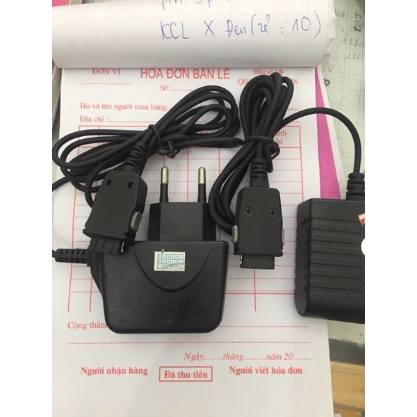 sạc LG chan to dung cho 7030,G8000, G980, 950,sd126