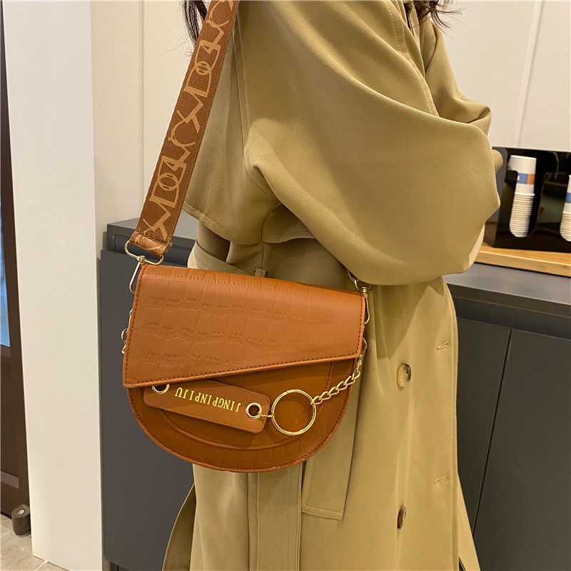 Túi đeo chéo IELGY hình bán nguyệt dây rộng dành cho nữ