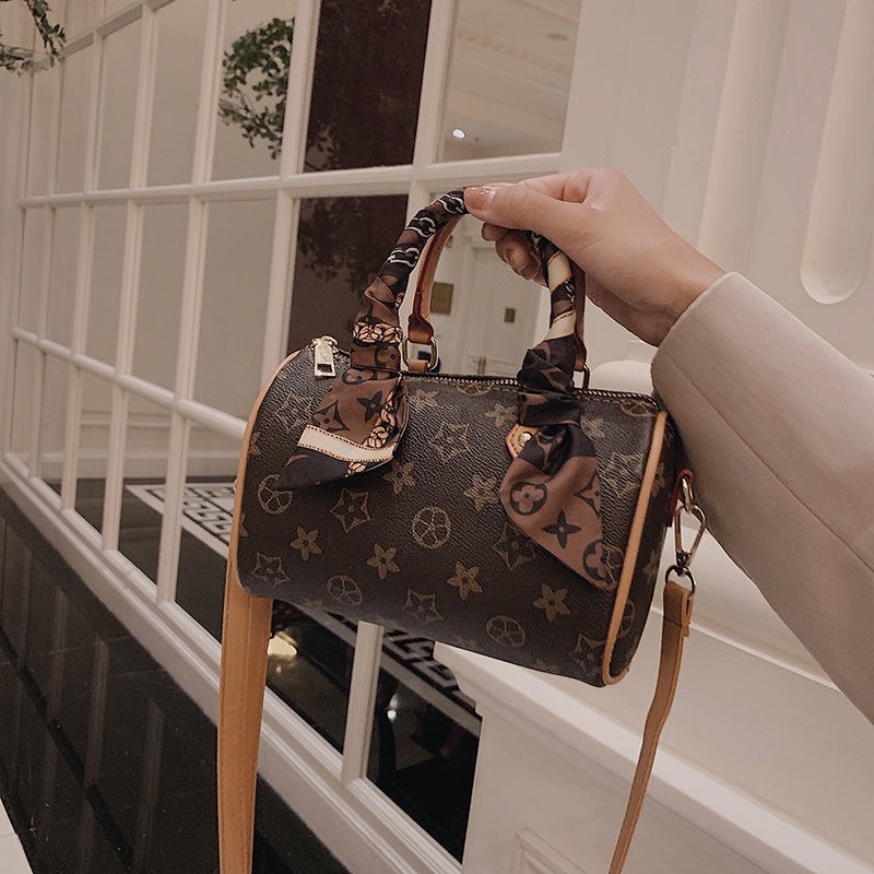 Túi trống mini Louis Vuitton kèm khăn quấn quai, phong cách sang chảnh, túi công sở đẹp