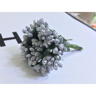 hoa chùm nhỏ cài tóc cô dâu