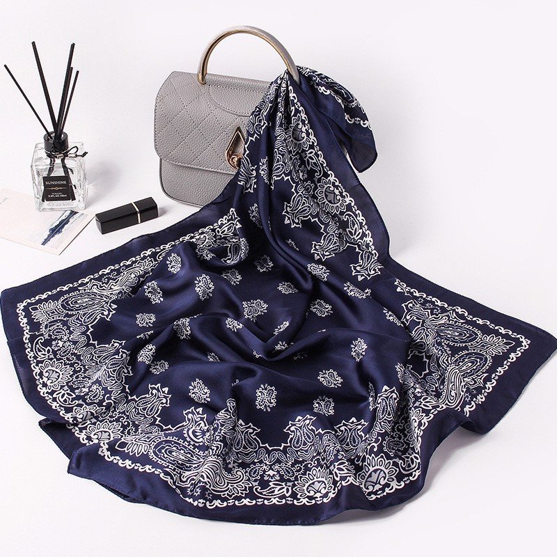 Mô tả Khăn bandana quấn làm áo Blackpink cao cấp 70 70x70cm: - Size chuẩn khăn lụa vuông 90x90 cm - Khăn lụa bandana hàn