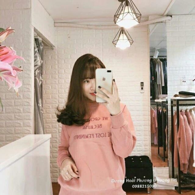 Áo nỉ cho cavs gái phong cách đẹp dã man í ạ e. Còn 3 cái hai cai màu hồng 1 cái màu trắng nữa thôi ạ giá mềm xìu thôi