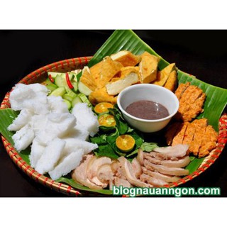 Mẹt tre đựng bún đậu mắm tôm lót lá chuối