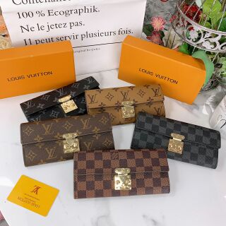 Ví lv về đủ màu. hộp cứng túi vải 
160k