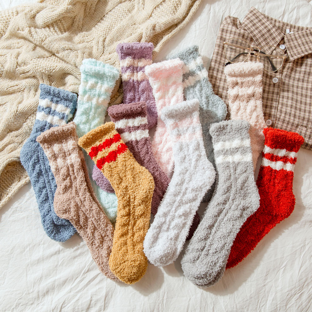 Đôi vớ mềm họa tiết sọc thời trang thu đông sành điệu cho nữ