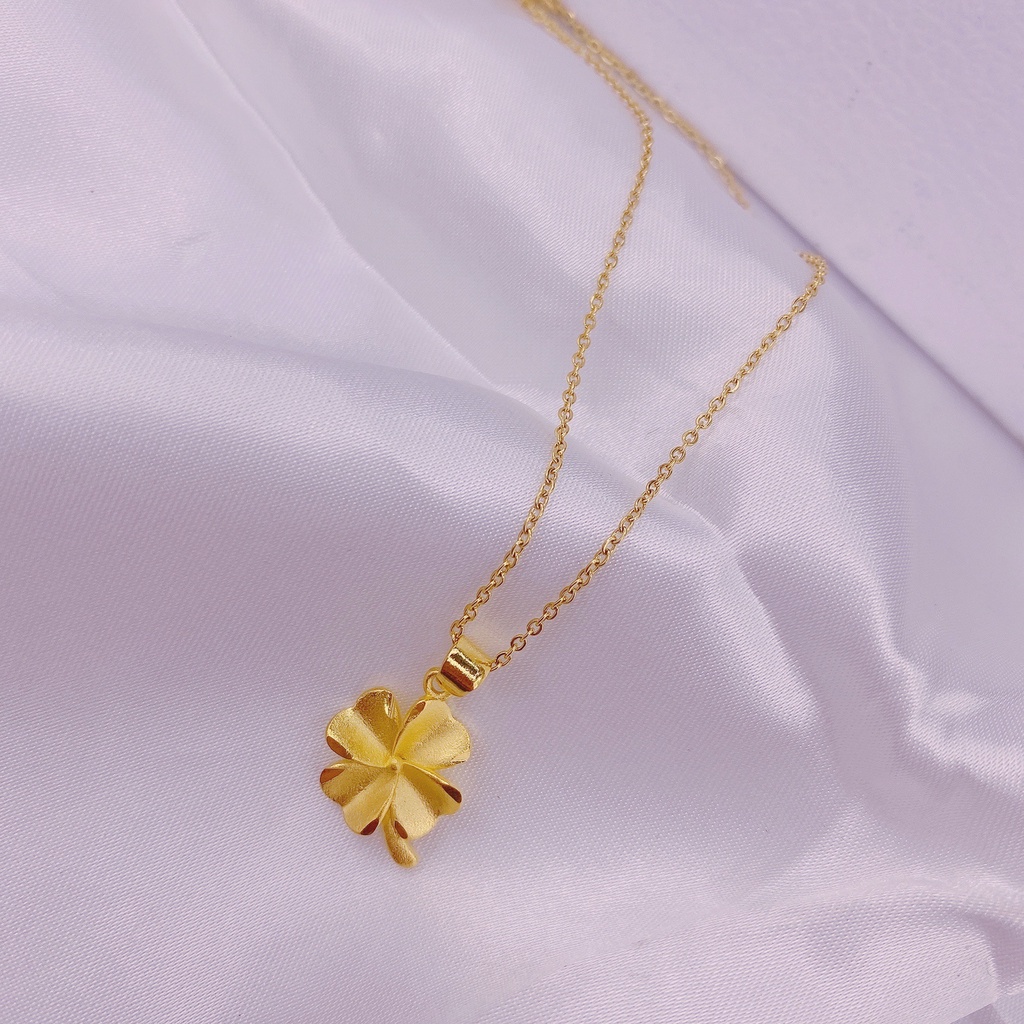 Vòng cổ titan nữ mặt cỏ 4 lá may mắn mạ vàng 18k thời trang sang trọng