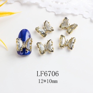 Cham b ướm ngọc gắn móng nail