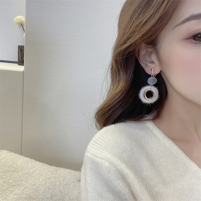 Khuyên tai kẹp không bấm lỗ chốt điều chỉnh K032 bằng hợp kim mạ vàng hình tròn gắn bông bigsize dáng dài Leous