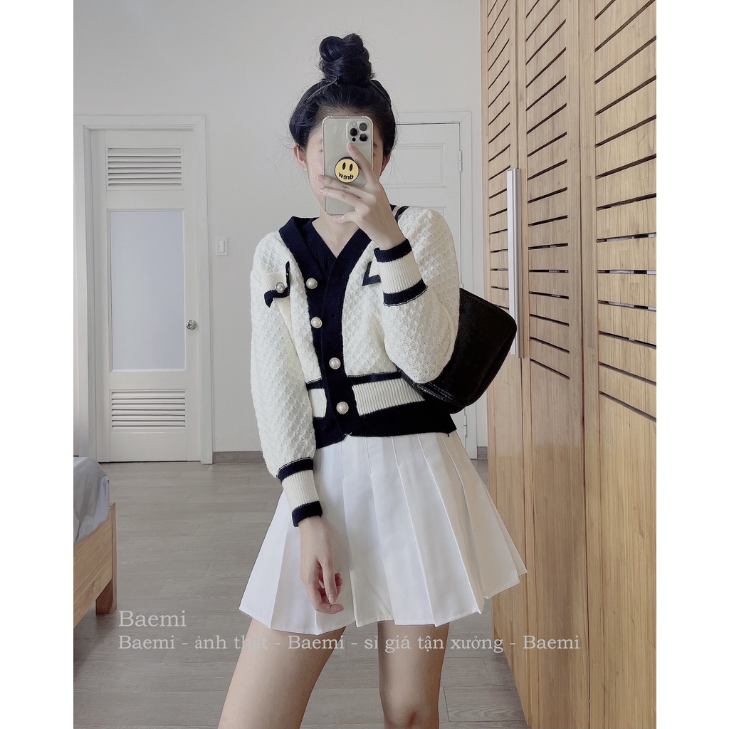 Áo khoác len màu be phối đen, dài tay, có nút gài - SML