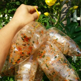 1 xâu bánh tráng cuộn ruốc
