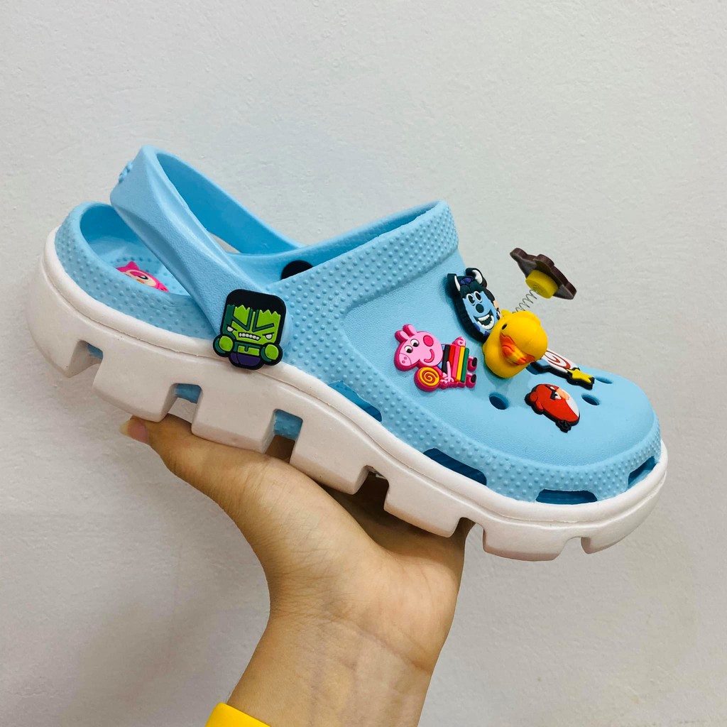 Dép cross màu xanh unisex đế răng cưa lượn sóng màu trắng cho nam và nữ