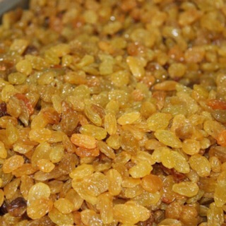 Nho khô vàng