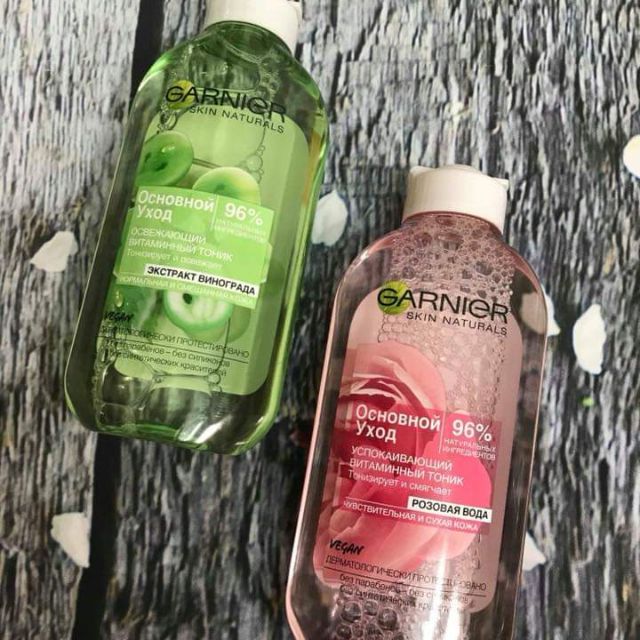Nước hoa hồng garnier