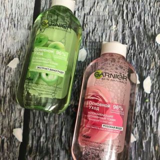 Nước hoa hồng garnier