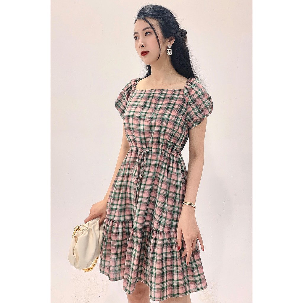 Đầm xòe kẻ caro ngắn tay, tay bồng bèo gấu DEW0298 - 92WEAR | BigBuy360 - bigbuy360.vn