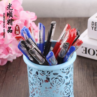Bút bi mực nước các màu đỏ, đen