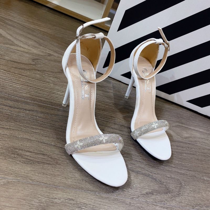 Giày cao gót quay đá