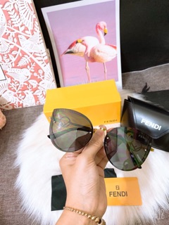 Mắt kính fendi