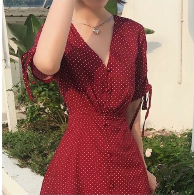 Váy chấm bi đỏ cổ V sz L
