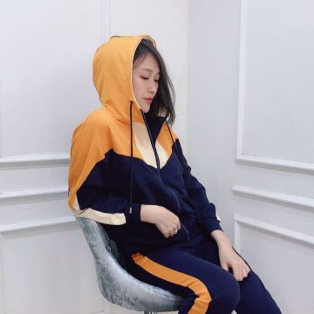 Bộ thể thao khoá phối màu vàng