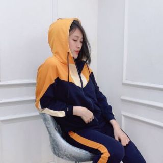 Bộ thể thao khoá phối màu vàng