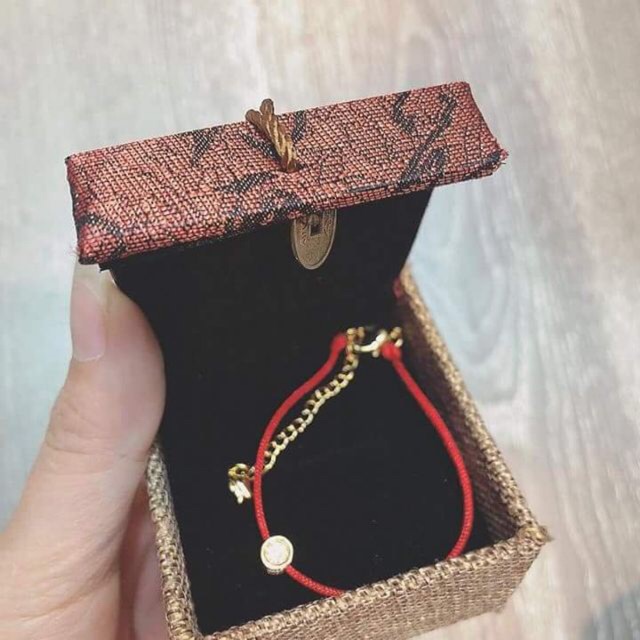 Chỉ đỏ kim vàng hàng thỉnh Thái Lan