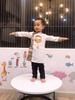 Áo dài gấm bé trai