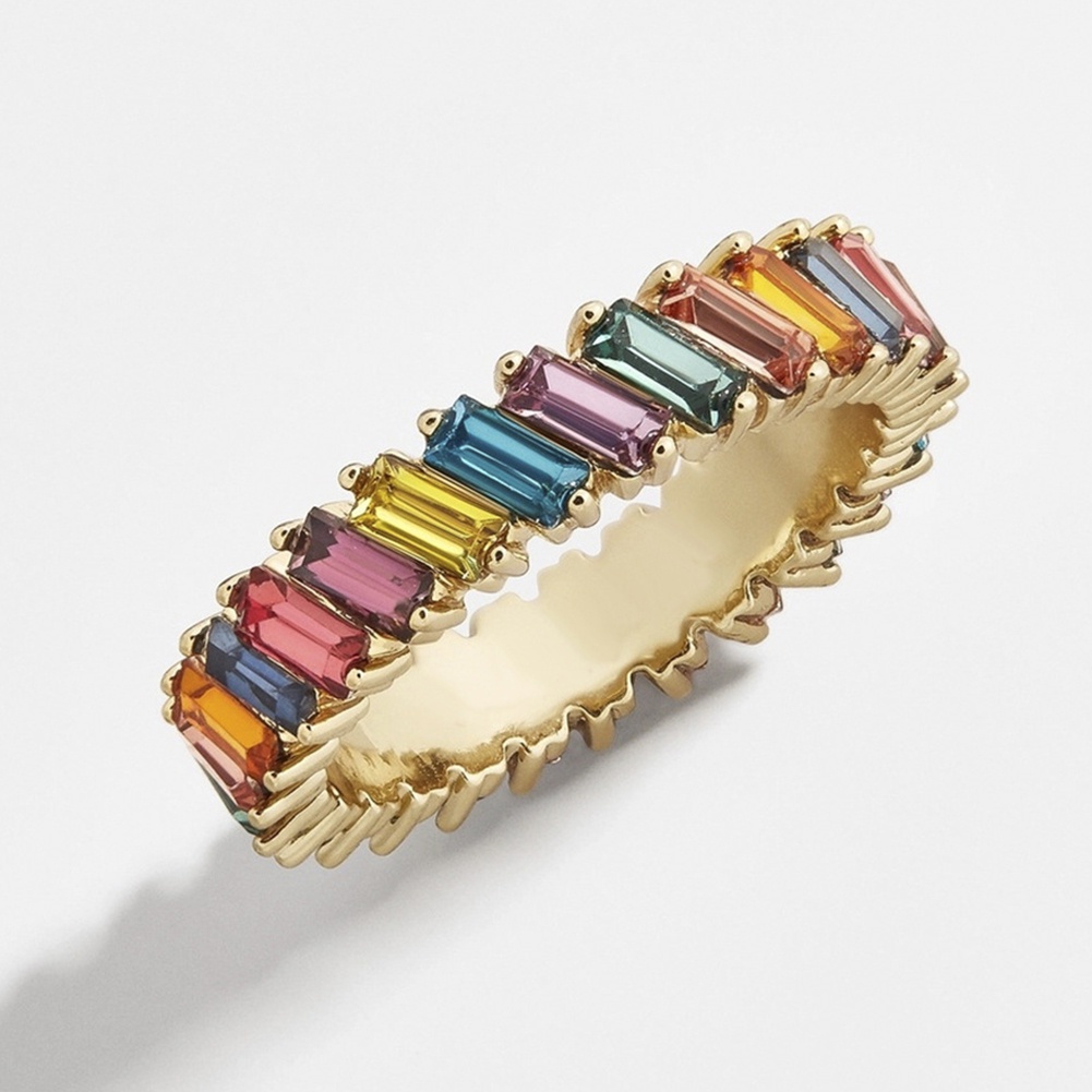 Nhẫn đính kim cương nhân tạo hình chữ nhật sành điệu