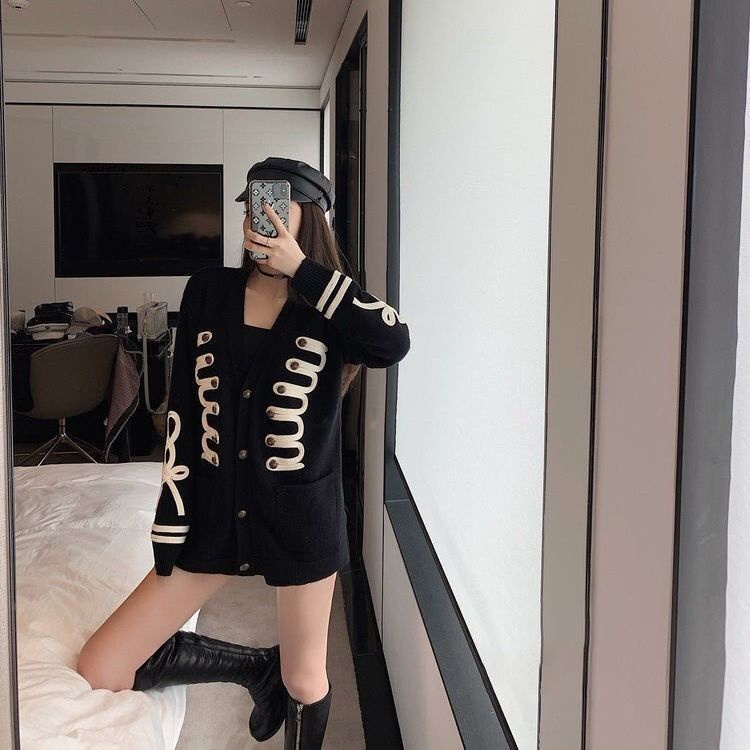 Áo khoác cardigan dệt kim màu đen/trắng phong cách retro thời trang mùa thu 2021 cho nữ