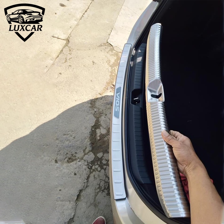 Ốp chống trầy xước cốp xe TOYOTA VIOS 2019-2021 - LUXCAR chất liệu INOX-TITAN cao cấp