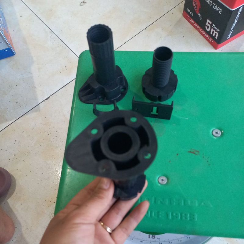 Chân tăng chỉnh tủ bếp bằng nhựa