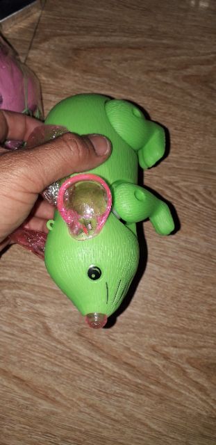 Chú chuột bằng nhựa có nhạc và đèn led rất đẹp tặng kèm pin