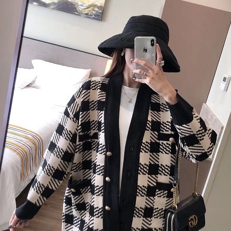 Áo Khoác Cadigan Cổ V Nút Kẻ Caro 2 Túi Tay Dài | Smide Clothing