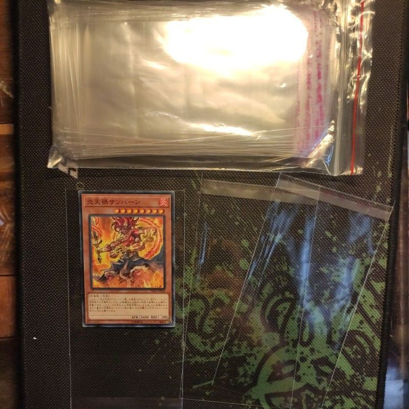 Bọc bài Yugioh (Sleeve) - CỠ KHỔNG LỒ - 1 Túi gồm 100 cái bọc trong suốt, có miệng dán