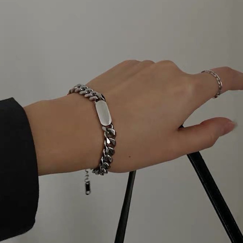 Vòng Đeo Tay Bằng Thép Titan Kiểu Dáng Đơn Giản Thời Trang Dành Cho Nam Và Nữ