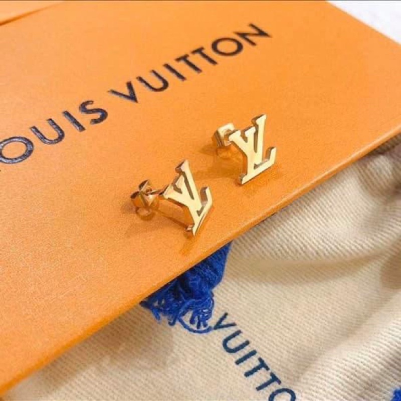 khuyên tai LV( titan trọn đời ko rỉ)