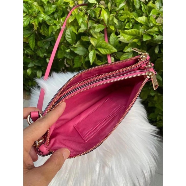 Túi xách Coach màu Hồng xinh -chính hãng