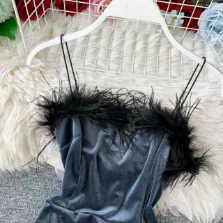 Váy 2 dây xẻ ngực lông vũ HÀNG CAO CẤP