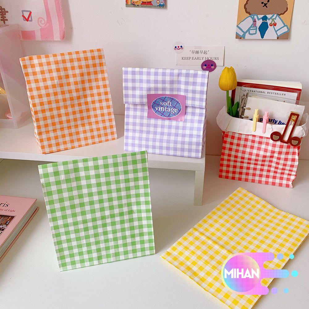 Túi giấy kraft mini đựng bánh kẹo họa tiết sọc caro dễ thương MIHAN1