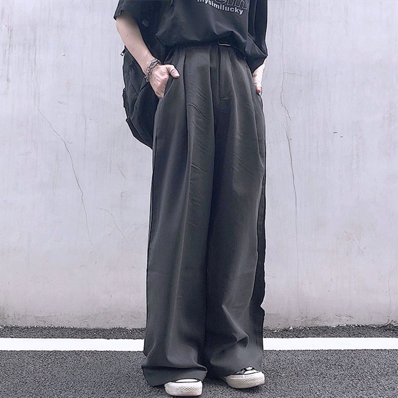 Quần ống rộng là những chiếc quần tây theo phong cách cổ điển Nhật Bản dành cho nam và nữ