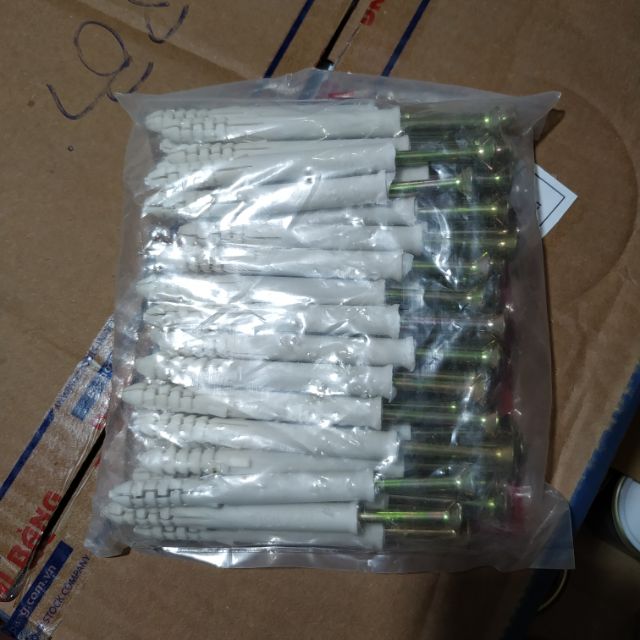 1 gói Vít nở cửa nhôm. 1 gói 45 con