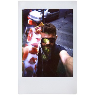 Máy ảnh chụp in liền Lomography Lomo'Instant