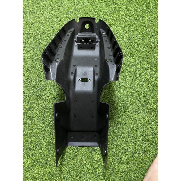 Ốp dụng dưới xe điện cap A