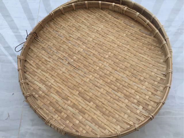 Nia, khay thức ăn thủ công
