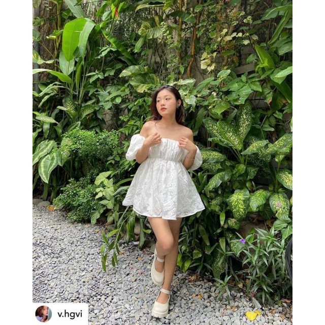 💢💢Áo trễ vai tay bồng xinhh hết nút❤❤Em có  cả màu đen   với  màu  kem nữa nh ce 💢💢💢🥰