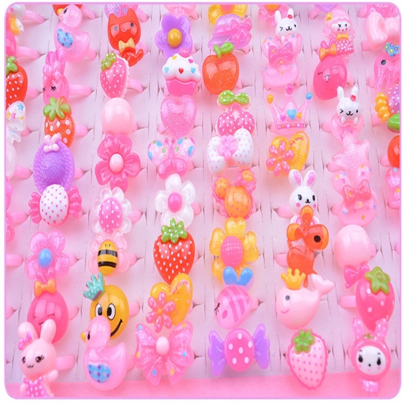 Hộp 50 Chiếc Nhẫn Nhựa Hình Ngộ Nghĩnh Đáng Yêu Cho Bé Gái